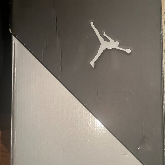 Air Jordan Womens 11 Jubilee - Picture 3 of 3